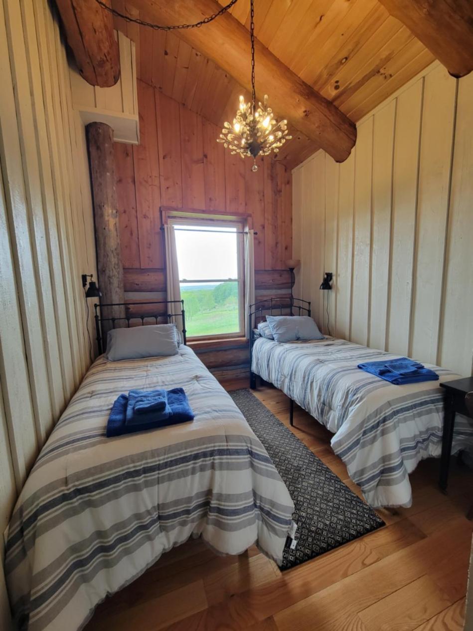 Firefly Creek Lodge Livonia Eksteriør bilde